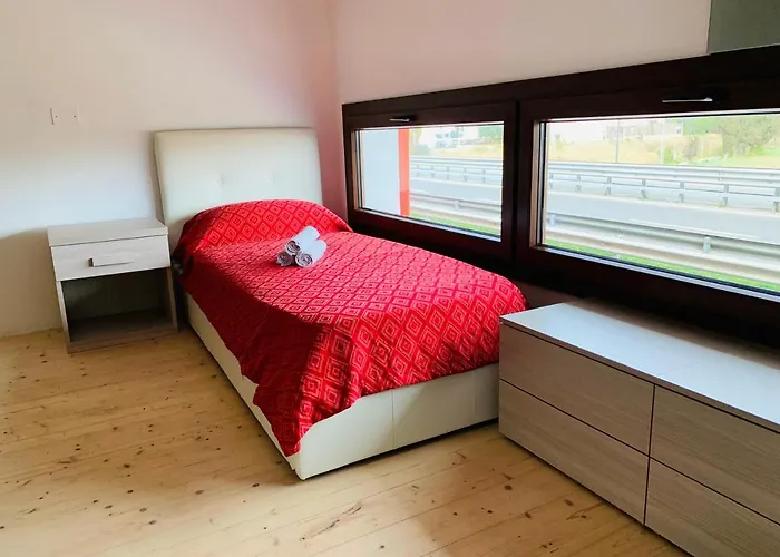 Luxar Room